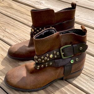 GUESS: leather boots